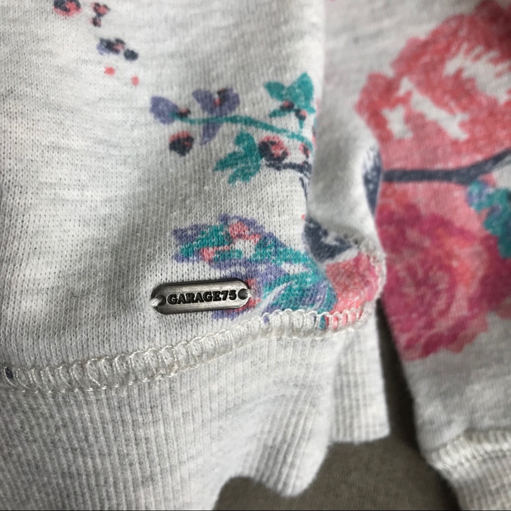 Floral Crew Neck - Picture 5 of 6